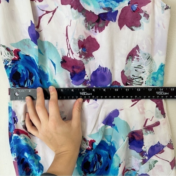 St. John Sleeveless Watercolor Floral Midi floral Dress size 6 - Picture 11 of 13